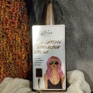 Aria detangling brush